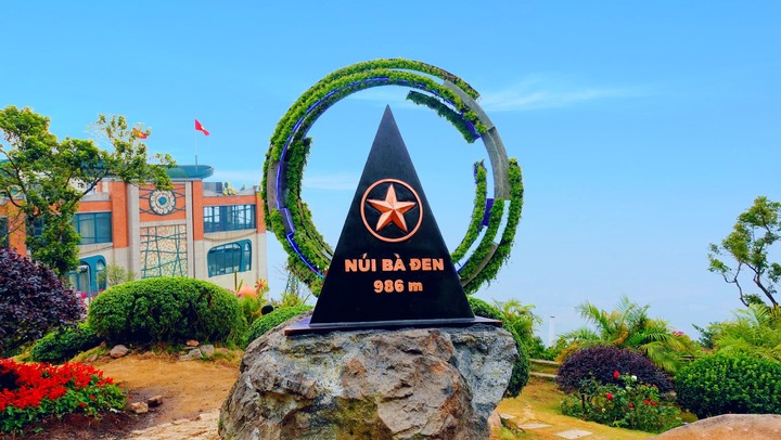 Đâu là lý do làm nên sức hút của núi Bà Đen?