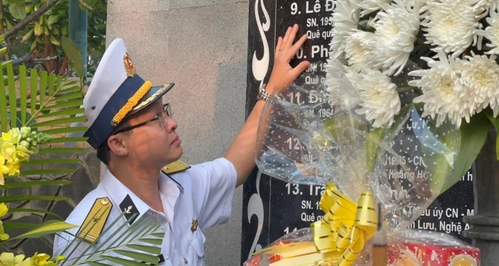 Xúc động lễ dâng hương tưởng nhớ 64 chiến sỹ hy sinh tại Gạc Ma