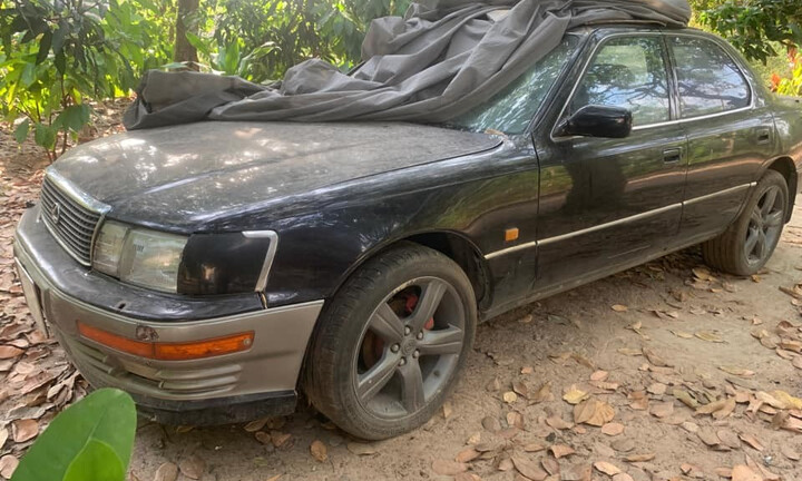 Loạt xe sang cũ hiệu Lexus, BMW... rao giá chỉ vài chục triệu đồng