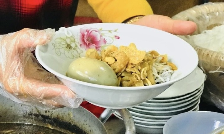 Thưởng thức đặc sản bún cua thối chỉ Gia Lai mới có