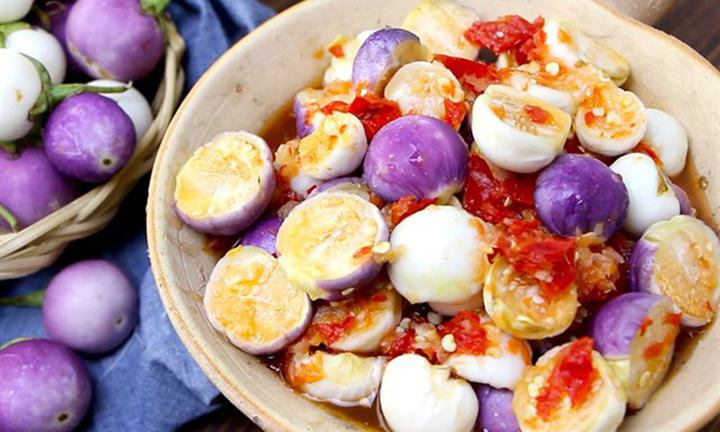 Nguy hại 'chết người' tiềm ẩn sau món cà pháo muối xổi vạn người mê