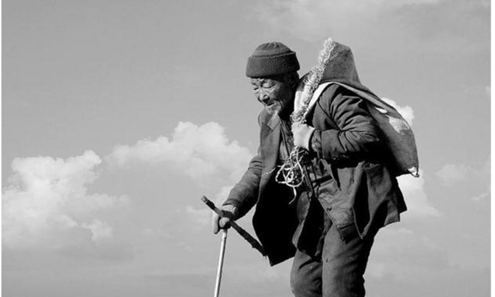 Bán 'đống giẻ rách' 60 nghìn đồng, ngã ngửa khi biết giá trị thực 1.400 tỷ đồng