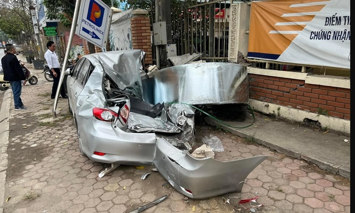 Liên tục ống thép, vật nặng container rơi xuống đường: Cần một cuộc 'đại phẫu' 