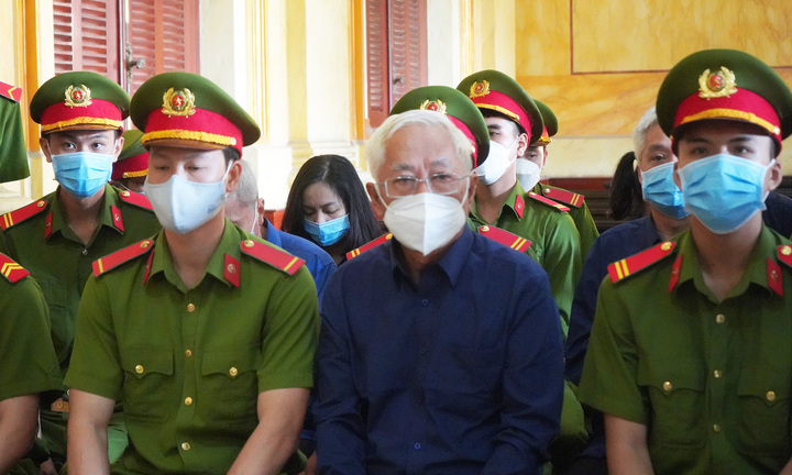 Cựu Tổng Giám đốc Đông Á Bank Trần Phương Bình lãnh 20 năm tù 