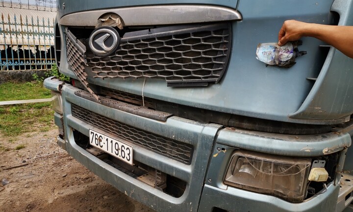 Quảng Ngãi: Loạt xe tải nghi sử dụng tem kiểm định giả