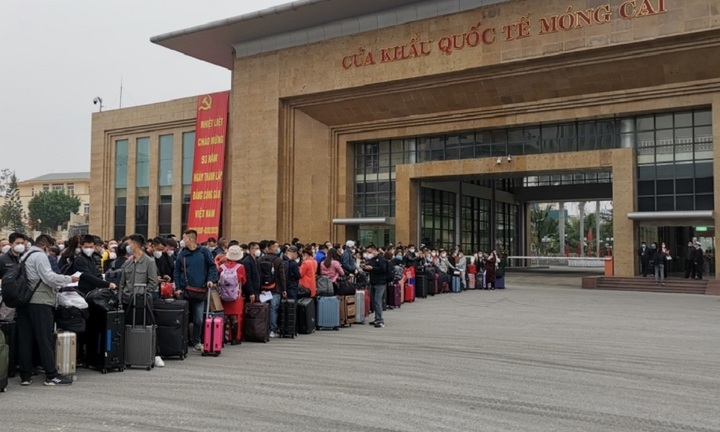 Khách Trung Quốc dồn dập đến Việt Nam