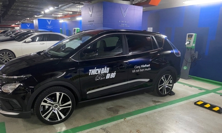 Công ty của ông Phạm Nhật Vượng hé lộ giá thuê xe điện