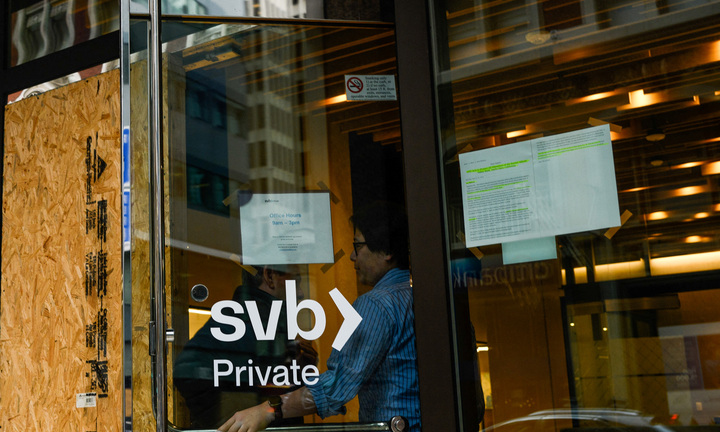 Công ty mẹ của ngân hàng SVB xem xét phá sản