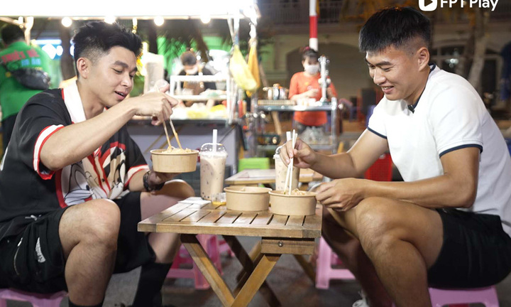 Hậu vệ Trương Dũ Đạt tiết lộ ‘hình phạt’ khi cầu thủ tăng cân