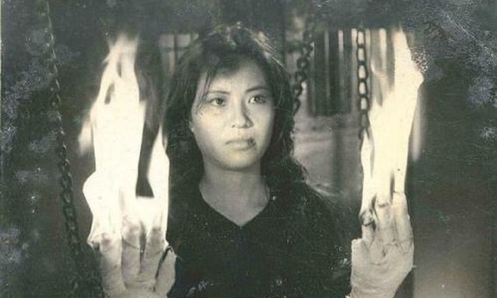 Video: Cảnh quay 'đốt 10 ngón tay' gây ám ảnh của NSND Thụy Vân trong 'Nổi gió'