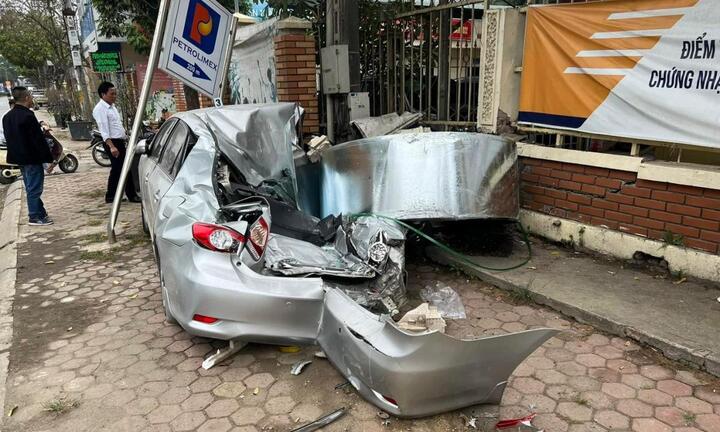 Sau vụ cuộn thép rơi đè bẹp xe con, Bộ GTVT chỉ đạo khẩn 