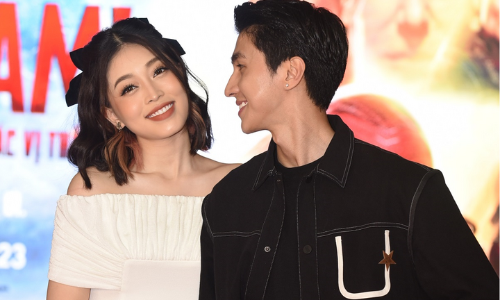 Bình An tình tứ cùng vợ á hậu khi đi xem phim