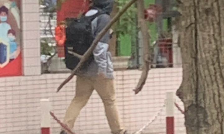 Xuất hiện kẻ lạ mặt lảng vảng khu vực trường học ở Hà Nội