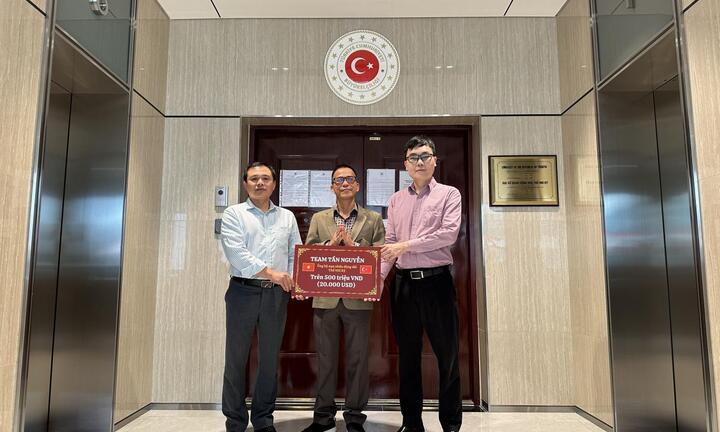 Nhóm từ thiện Tần Nguyễn ủng hộ người Thổ Nhĩ Kỳ khắc phục hậu quả động đất