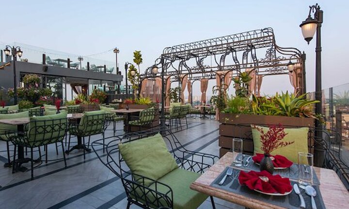 Ăn chơi ở đâu Hà Nội dịp cuối tuần: 5 địa điểm ăn tối trên tầng thượng đẹp nhất