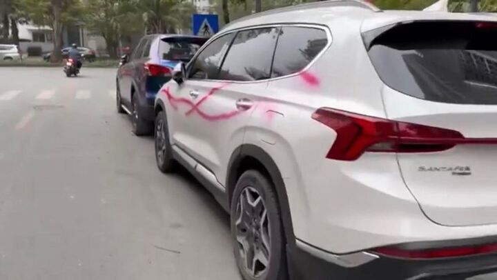 Công an Hà Nội điều tra hàng loạt ô tô bị xịt sơn 