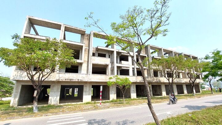 Loạt shophouse ở Đà Nẵng bỏ hoang vì ế ẩm