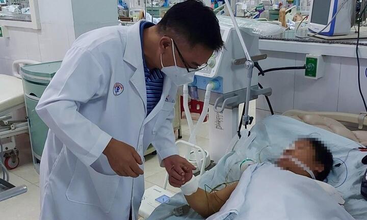 Khẩn cấp mang 5 lọ thuốc hiếm từ TP.HCM đến Quảng Nam cứu người