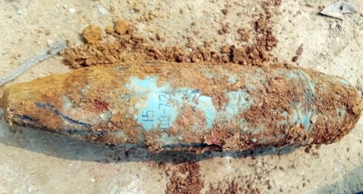 Đào móng nhà, phát hiện quả đạn pháo dài 0,6 mét