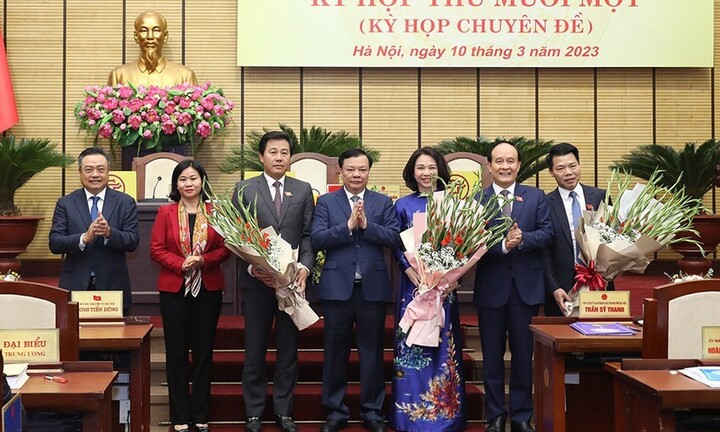 Thủ tướng phê chuẩn kết quả bầu, bãi nhiệm Phó Chủ tịch Hà Nội