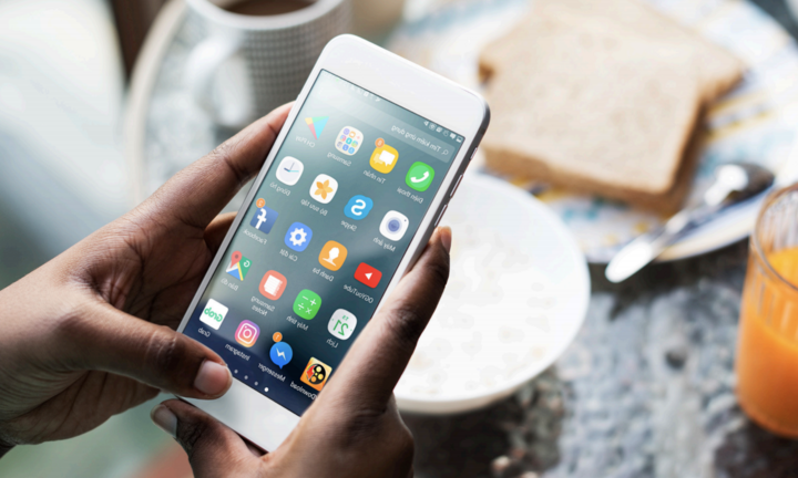 Người Việt dành hơn 6 giờ mỗi ngày sử dụng điện thoại thông minh