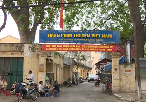 Nghệ sĩ của Hãng phim truyện Việt Nam bán bia, chở hàng để mưu sinh