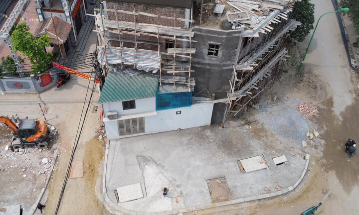 Ngôi nhà siêu méo mó bên tuyến đường mới mở ở Hà Nội