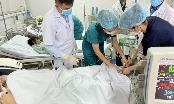 Miễn phí thuốc giá 8.000 USD cho bệnh nhân ngộ độc sau ăn cá chép muối ủ chua