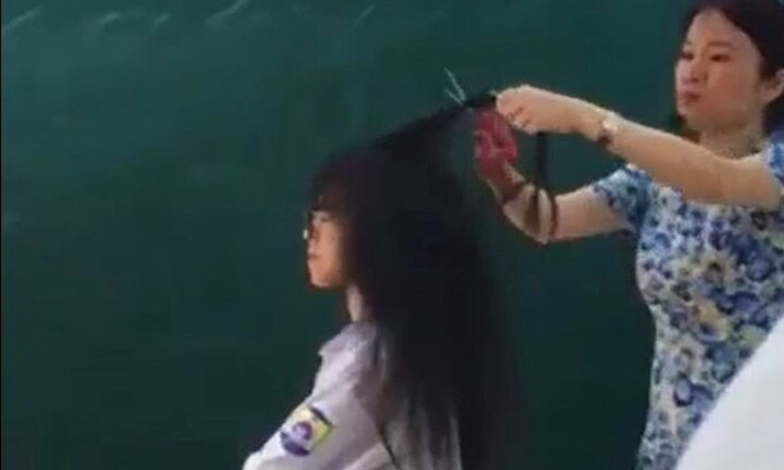 Cô giáo cắt tóc nữ sinh: Giáo viên không mạnh tay, học sinh không thể ngoan