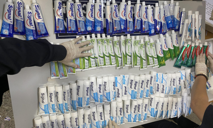 Vụ 'xách tay' 11kg ma túy: Vì sao công an trả tự do 4 tiếp viên hàng không?