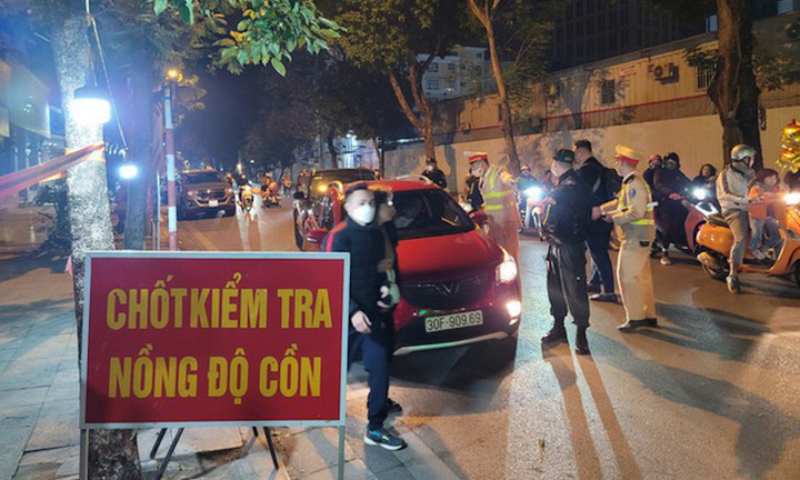 Hà Nội: Nữ tài xế cao tuổi nhất bị xử phạt vi phạm nồng độ cồn