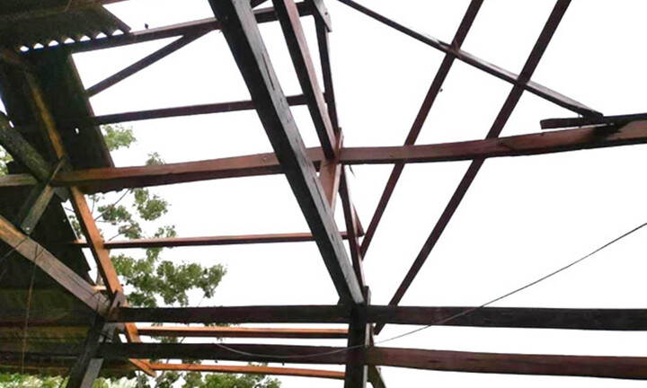 Lốc xoáy khiến 46 nhà dân tốc mái, sập đổ ở Yên Bái