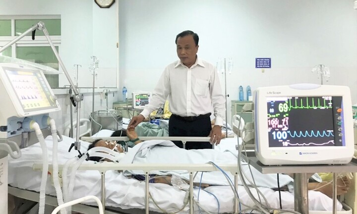 2 vụ ngộ độc sau khi ăn cá chép muối ủ chua: 3 bệnh nhân nặng đã cai máy thở