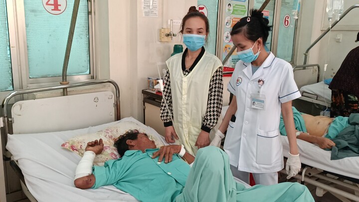 Lời kể của con gái nạn nhân vụ xe đầu kéo tông liên hoàn vào nhà dân ở Khánh Hòa