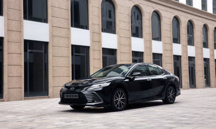 Soi giá xe Toyota Camry tại Việt Nam