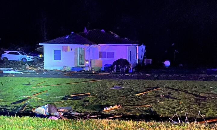 Một thị trấn biến mất trong trận lốc xoáy chết người ở Mỹ