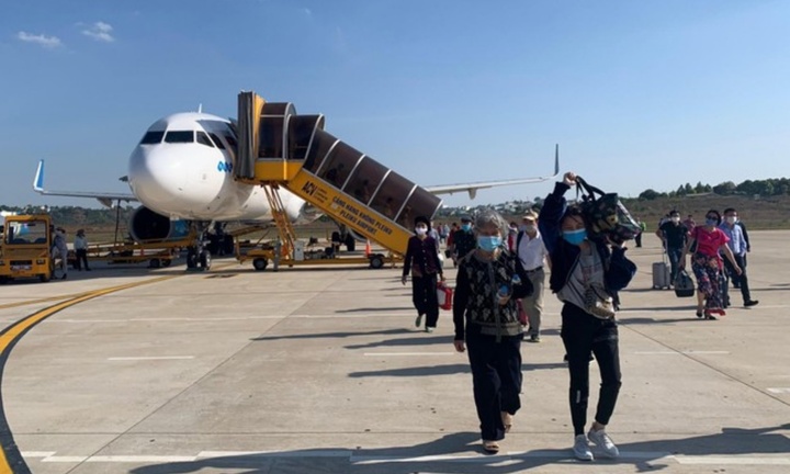 Dự kiến tăng giá trần vé máy bay nội địa