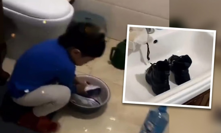 Trở về nhà vào đêm muộn, người mẹ rơi nước mắt khi con trai 5 tuổi làm việc này 