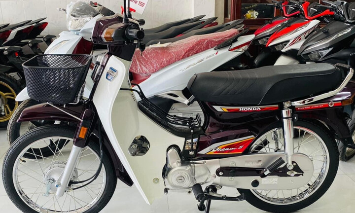 Honda Dream Thái 1994 dọn mới vẫn có giá 150 triệu đồng