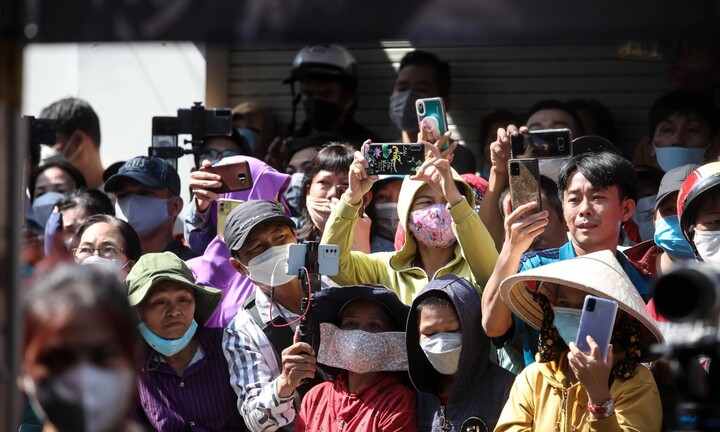 Những Tiktoker, Youtuber câu view bằng mọi giá, bất chấp luân thường đạo lý