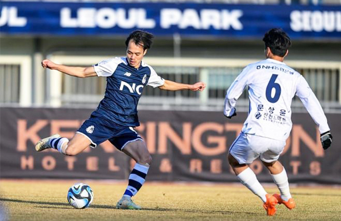 Văn Toàn kiến tạo cho đồng đội ghi bàn