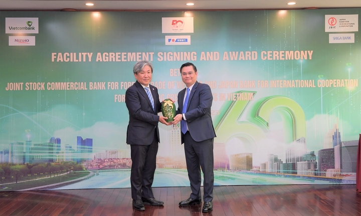 Vietcombank và JBIC ký hợp đồng tín dụng 300 triệu USD