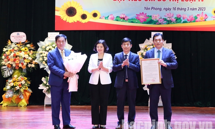 Huyện Yên Phong công bố Quyết định công nhận đô thị loại IV