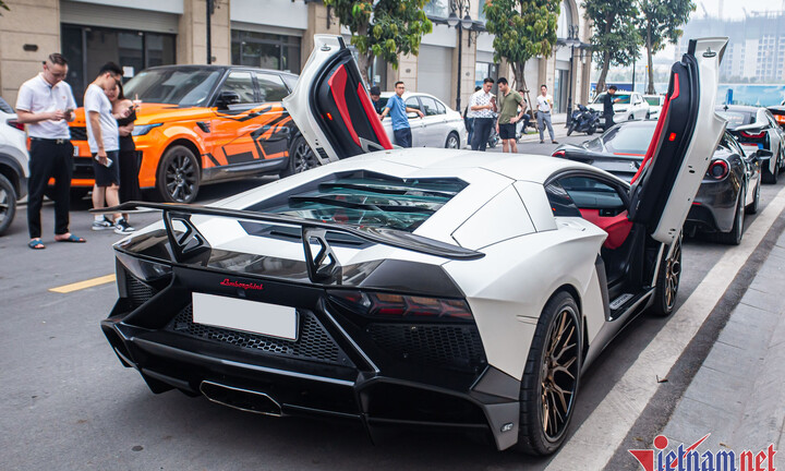 Siêu xe Lamborghini Aventador độc nhất Việt Nam 'lận đận' tìm chủ mới