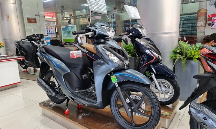 Xe máy tay ga vẫn tiếp tục tăng giá