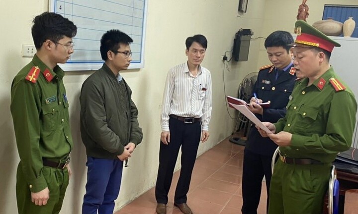 Bắt tạm giam thêm một nhân viên Trung tâm đăng kiểm xe cơ giới 98-06D