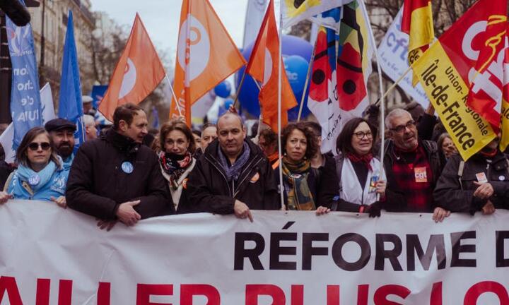 Thủ tướng Pháp sẽ không hoãn thực thi cải cách hưu trí