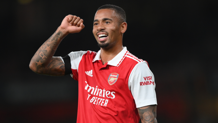 Gabriel Jesus tái xuất, Arsenal đè bẹp Leeds Utd 