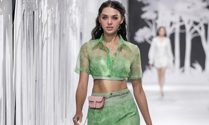 Vợ Tây của Bùi Tiến Dũng trở lại sàn diễn, khoe vẻ đẹp quyến rũ sau khi sinh con