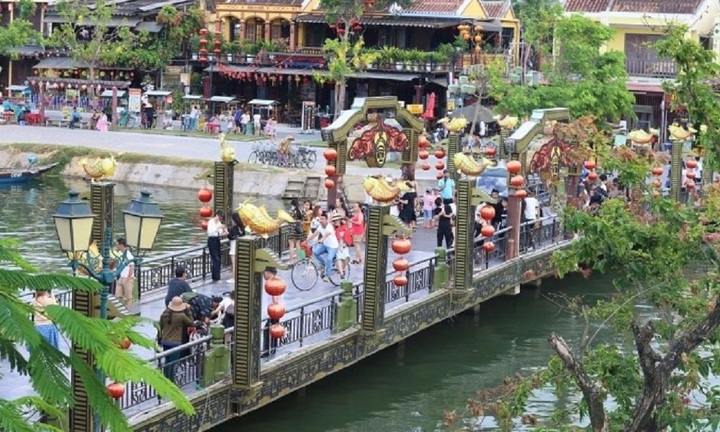 Du khách vào phố cổ Hội An buộc phải mua vé, kể cả đi dạo